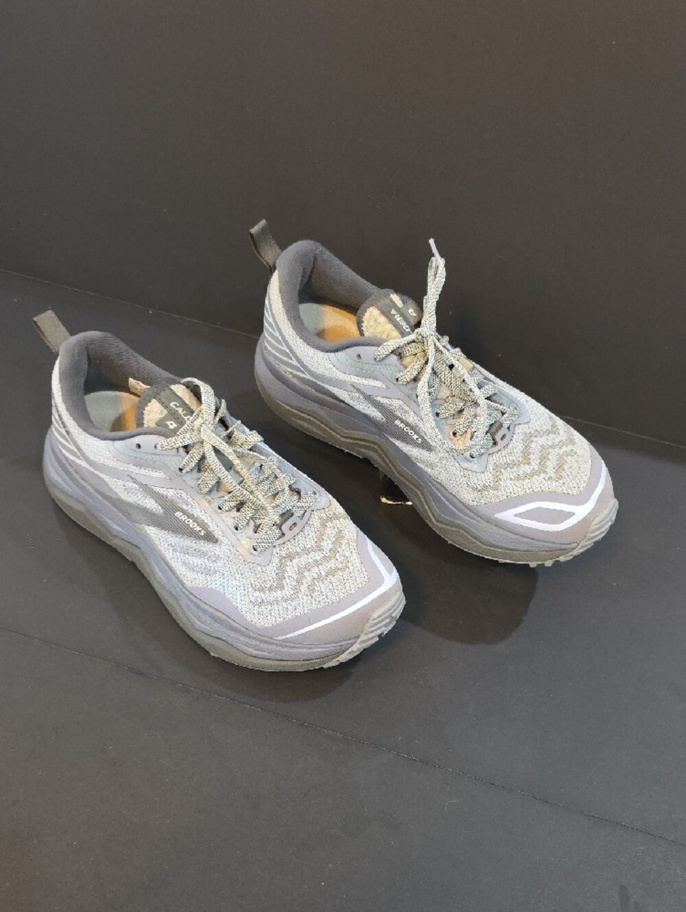 Brooks Caldera 4 Women's Light Gray Athletic Running Shoes Size 7 - Picture 2 of 11